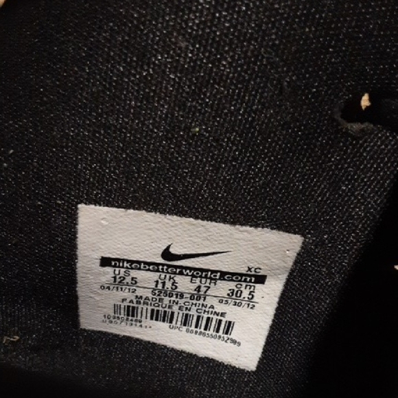 NIKE HYPERFUSE MEN'S SIZE 12.5 Black and White Sneakers - Picture 9 of 9